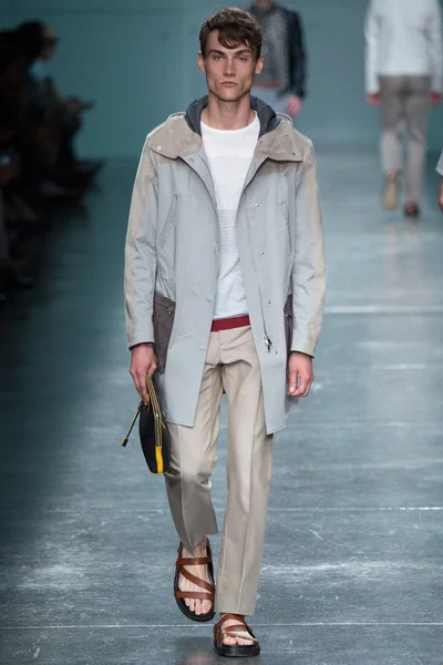 Look 27